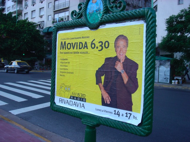 Rivadavia a la calle